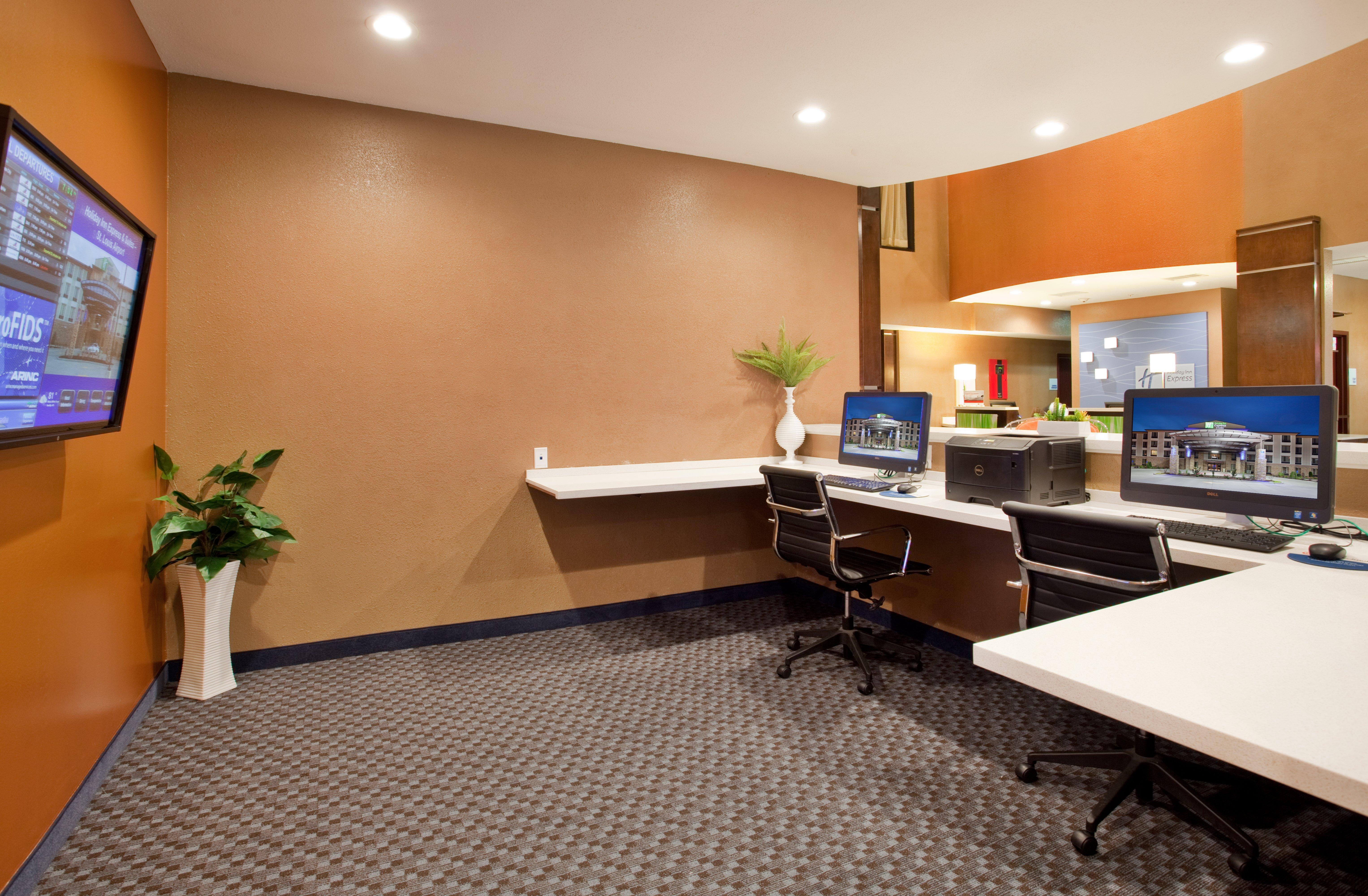 Holiday Inn Express & Suites St Louis Airport By Ihg Woodson Terrace Dış mekan fotoğraf