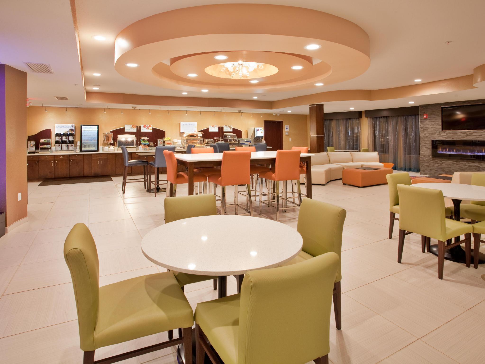 Holiday Inn Express & Suites St Louis Airport By Ihg Woodson Terrace Dış mekan fotoğraf