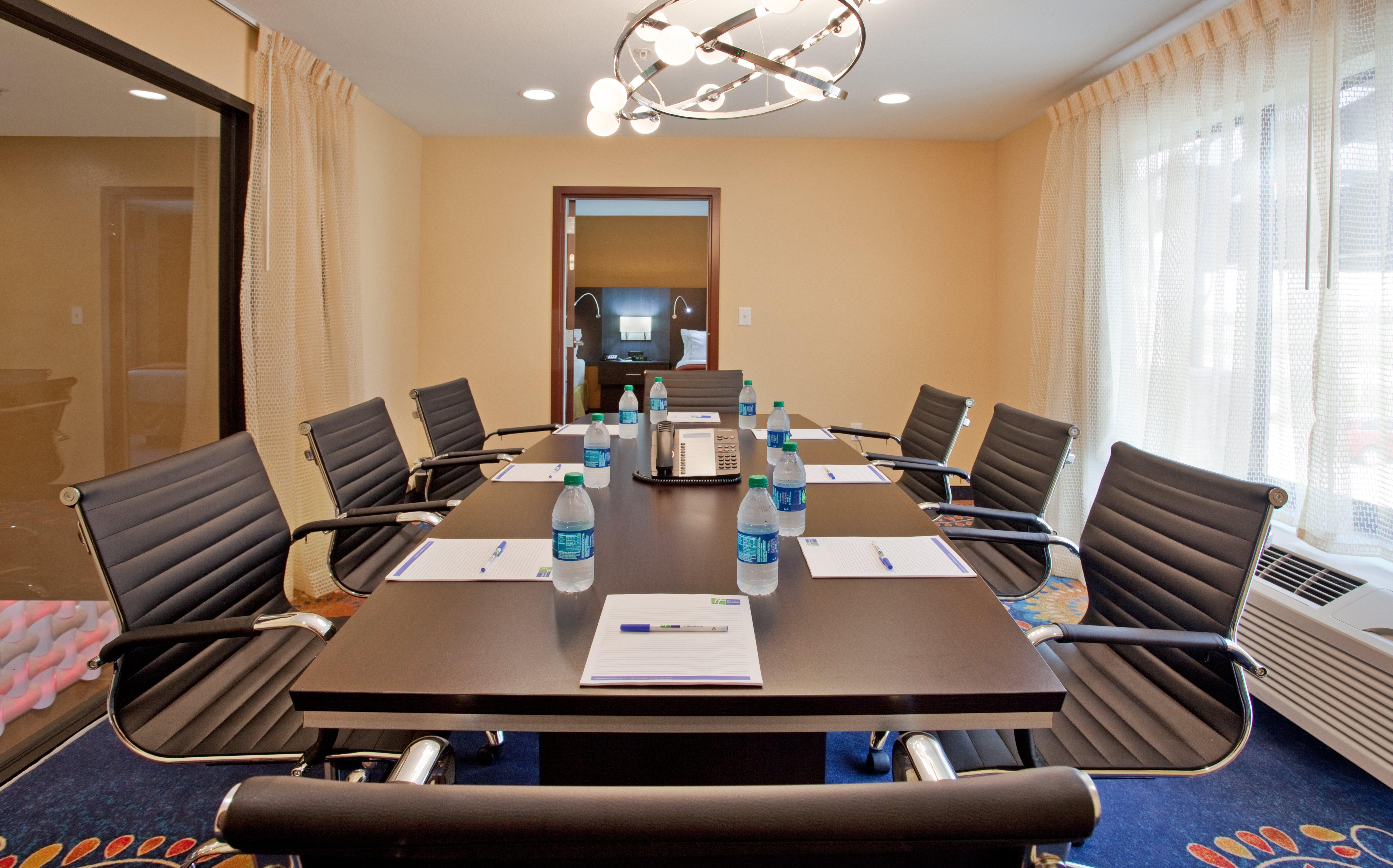 Holiday Inn Express & Suites St Louis Airport By Ihg Woodson Terrace Dış mekan fotoğraf