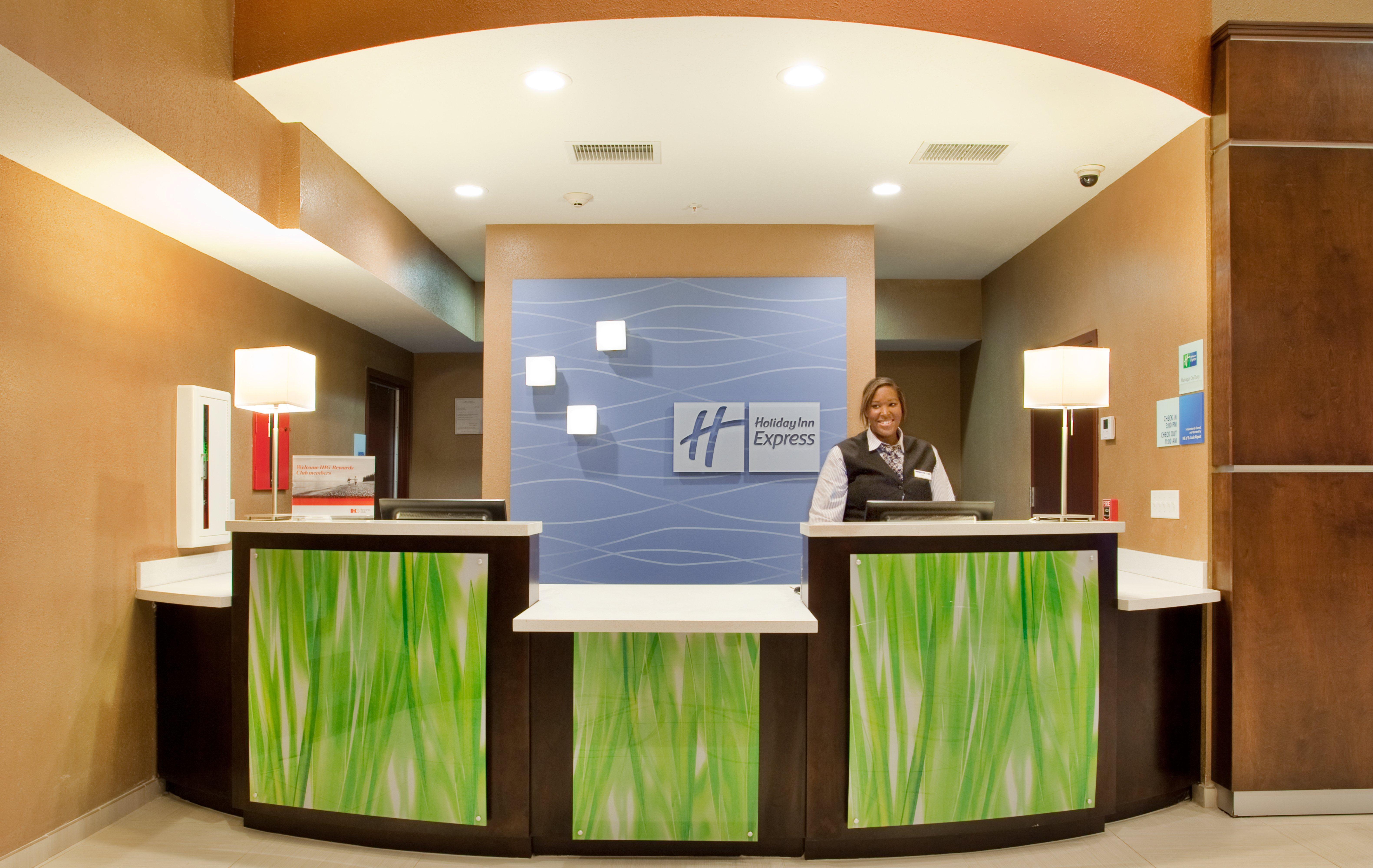 Holiday Inn Express & Suites St Louis Airport By Ihg Woodson Terrace Dış mekan fotoğraf