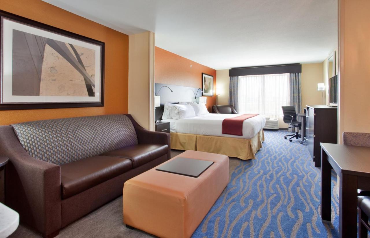 Holiday Inn Express & Suites St Louis Airport By Ihg Woodson Terrace Dış mekan fotoğraf